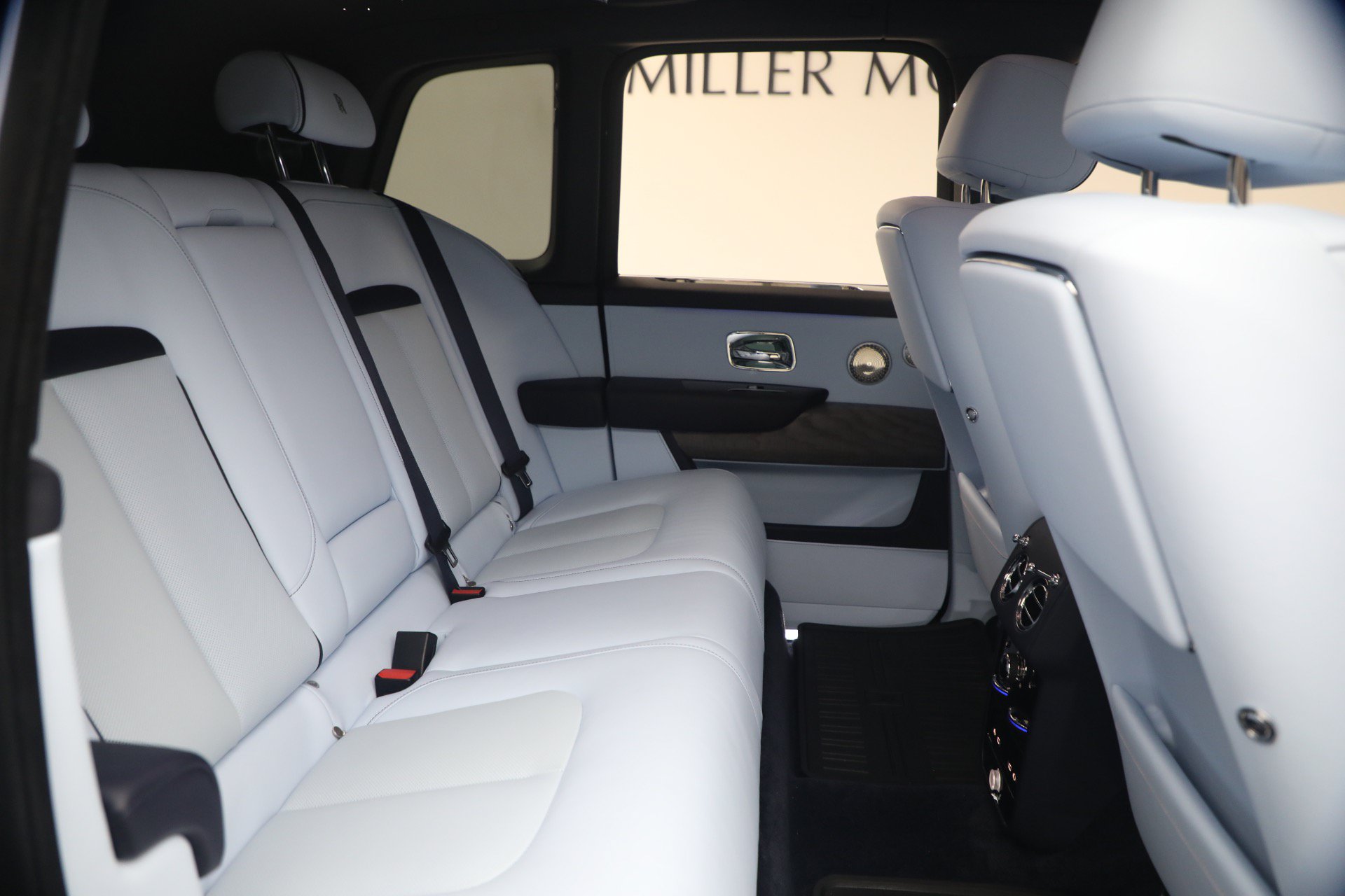 Certified 2025 Rolls-Royce Cullinan AWD/4WD image 25