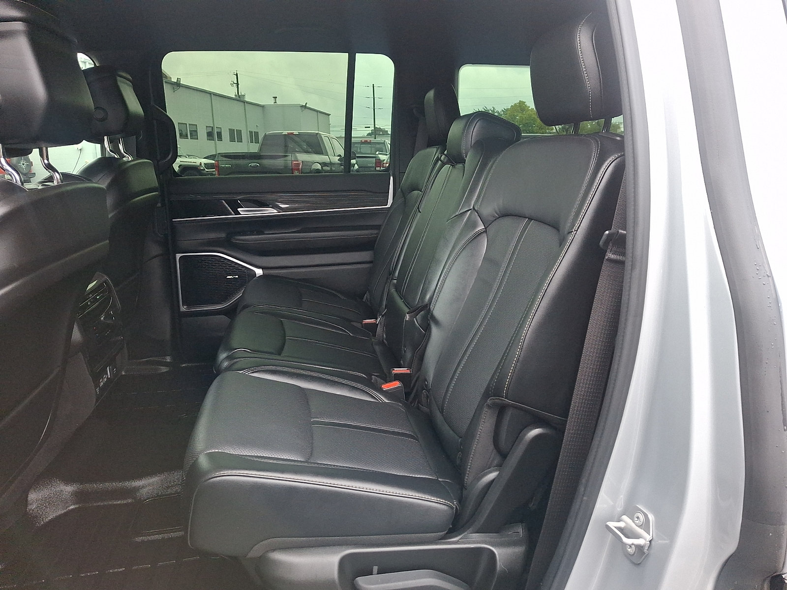 Used 2022 Jeep Wagoneer Series II AWD/4WD image 10