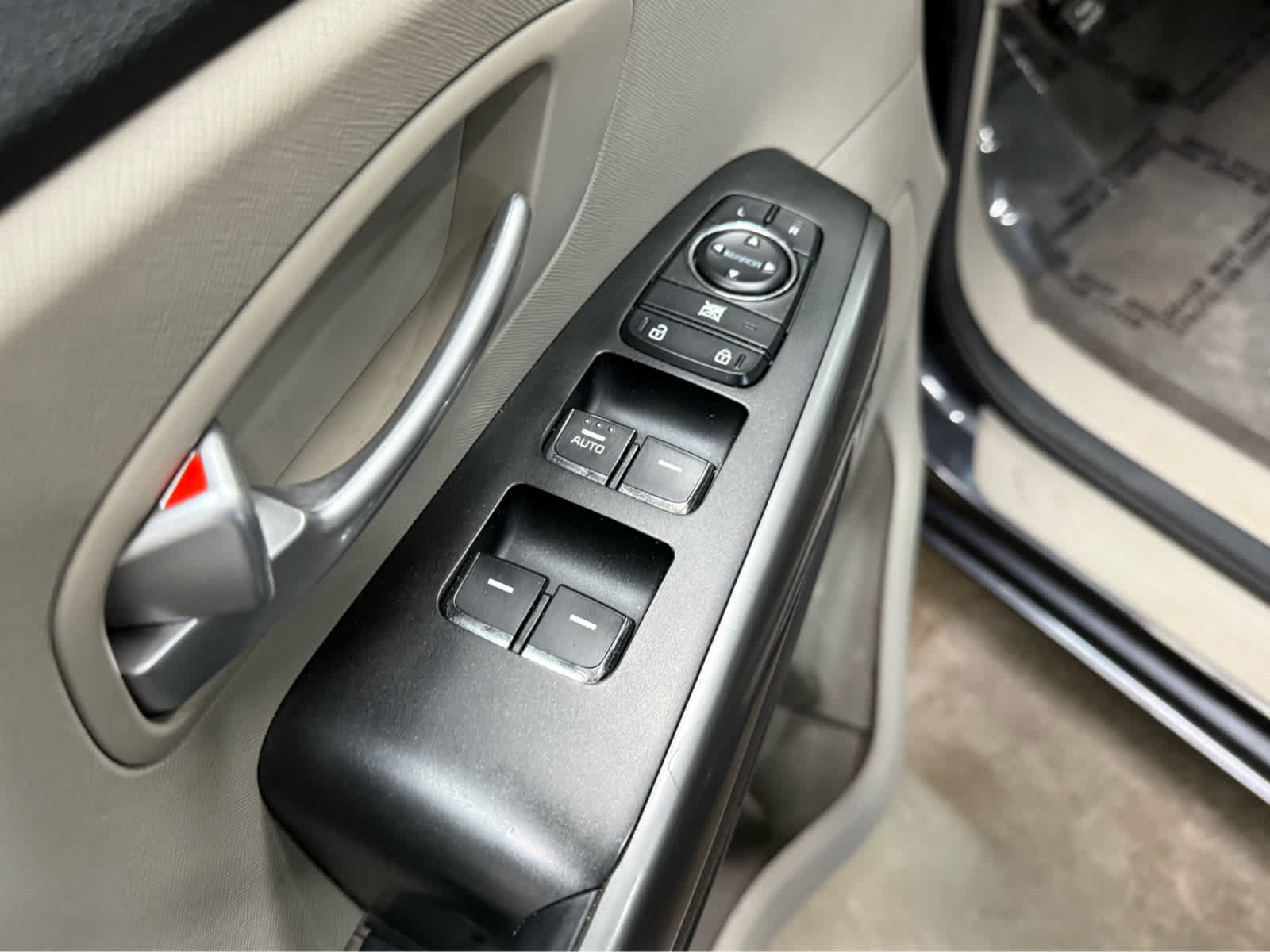 Used 2021 Kia Sedona LX FWD image 18
