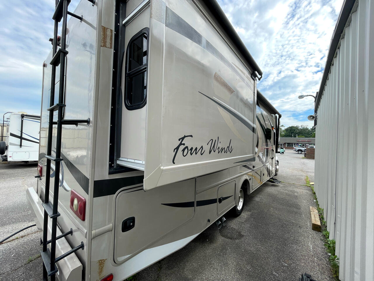 Used 2014 Ford F550 2WD Regular Cab Super Duty image 7