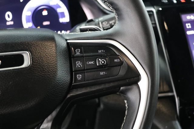 Used 2023 Jeep Grand Cherokee Altitude AWD/4WD image 19