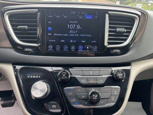 Used 2017 Chrysler Pacifica Touring image 15