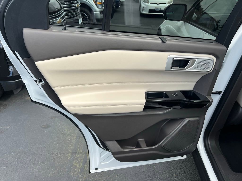 Certified 2022 Ford Explorer Platinum w/ Equipment Group 601A image 15