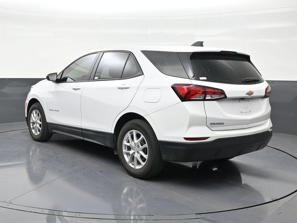 Used 2024 Chevrolet Equinox LS w/ LS Convenience Package FWD image 3