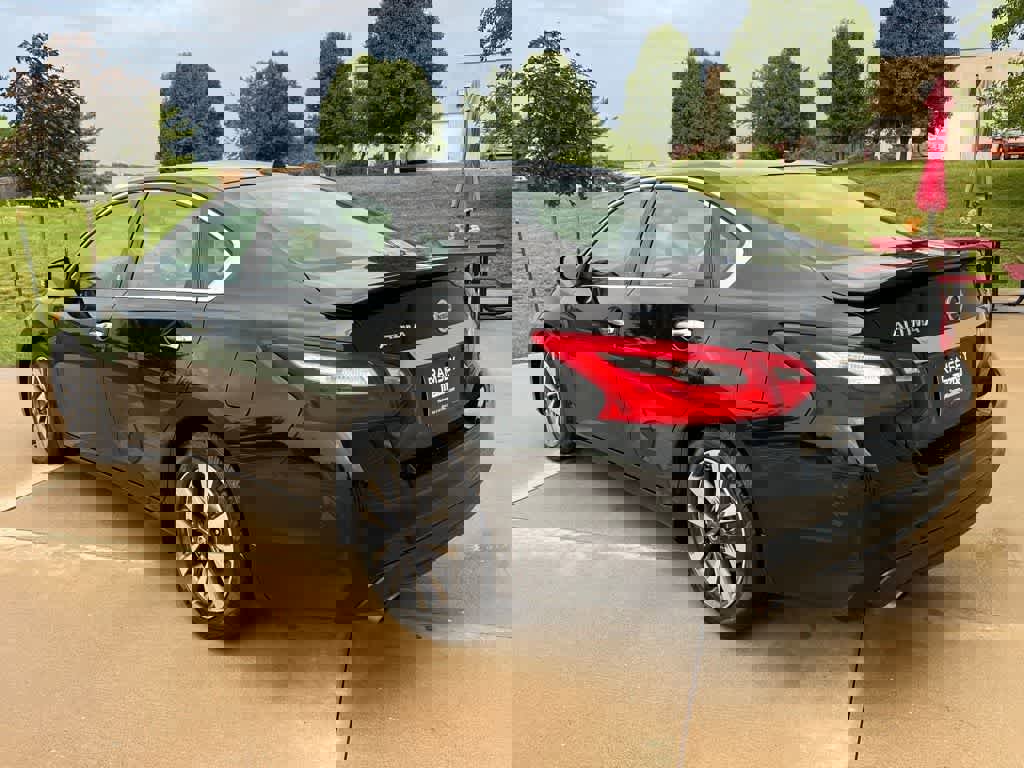 Used 2016 Nissan Altima 2.5 SL w/ Moonroof Package image 4