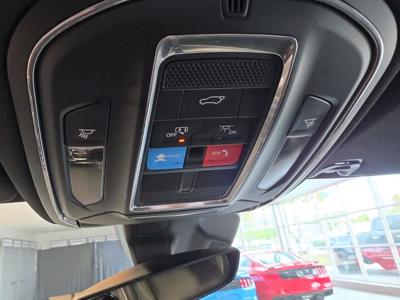 Used 2023 Jeep Wagoneer L Series II AWD/4WD image 24