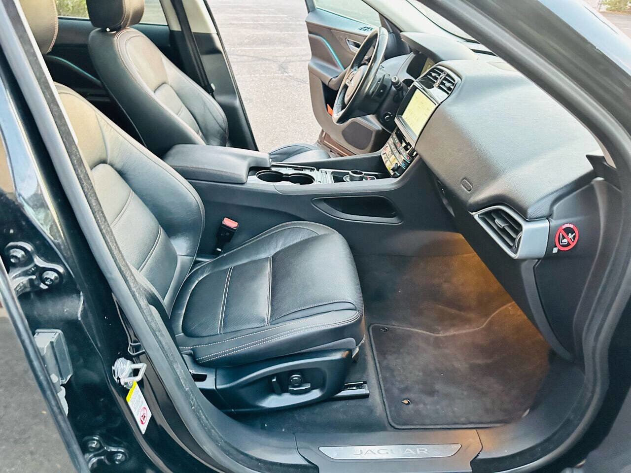 Used 2017 Jaguar F-PACE Prestige image 32