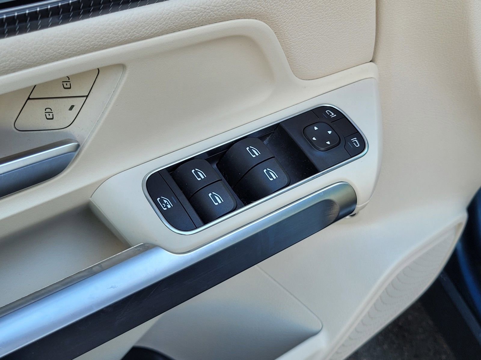 Used 2021 Mercedes-Benz GLB 250 4MATIC image 17