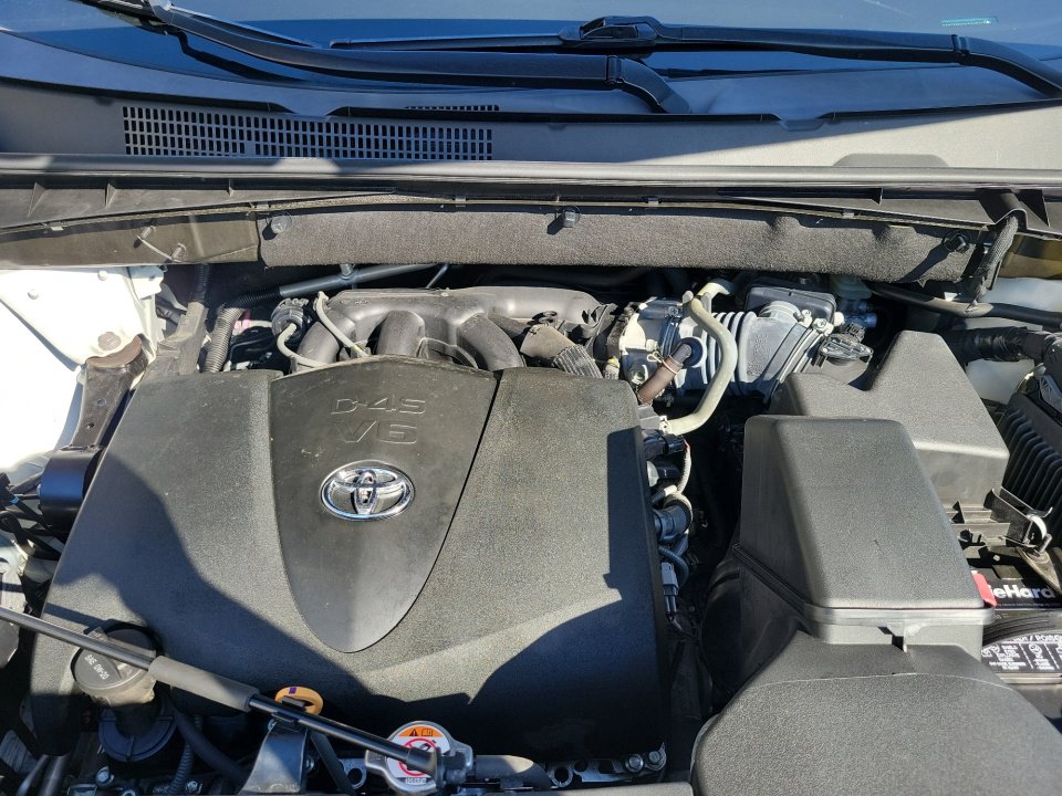 Used 2019 Toyota Highlander Plus FWD image 16
