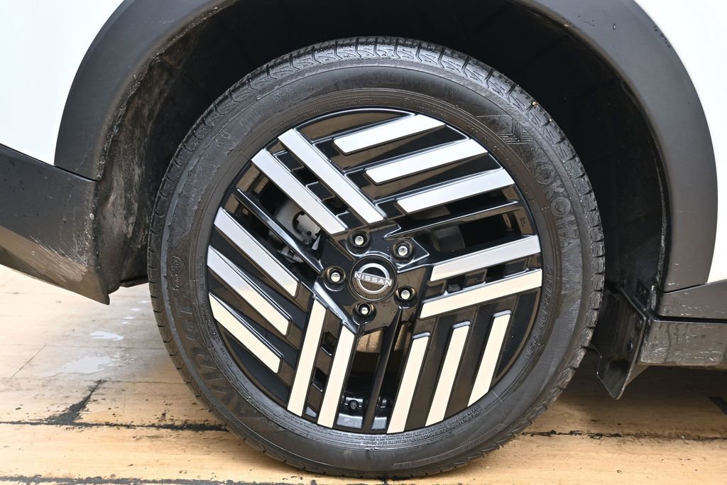 Used 2026 Nissan Leaf SV+ w/ Floor Mat Package (SV+) FWD image 11