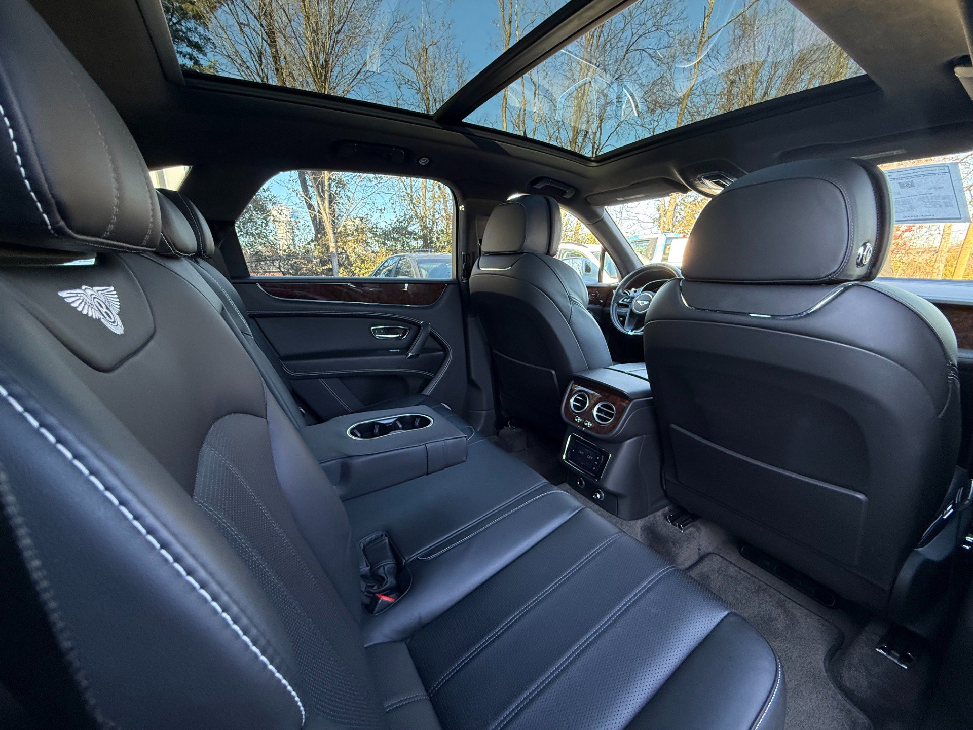 Used 2018 Bentley Bentayga image 24