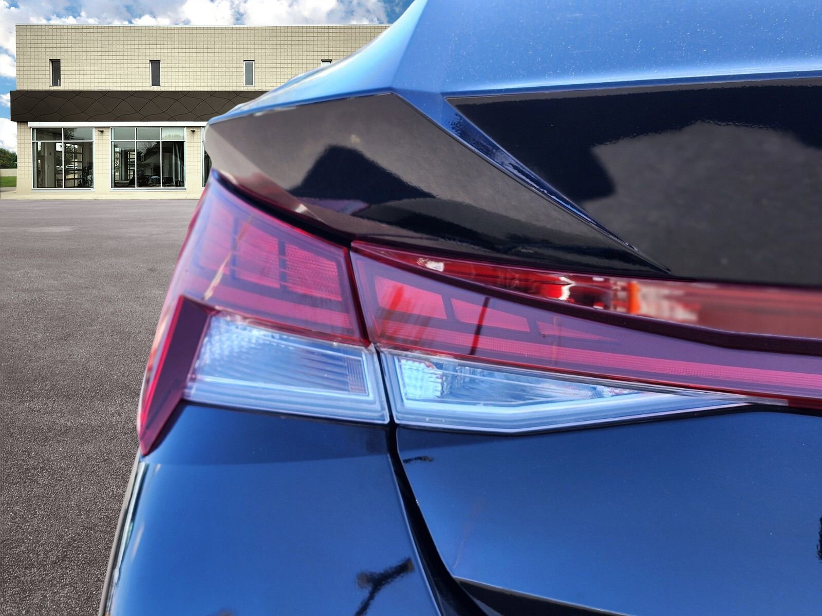 Certified 2024 Hyundai Elantra Blue FWD image 9