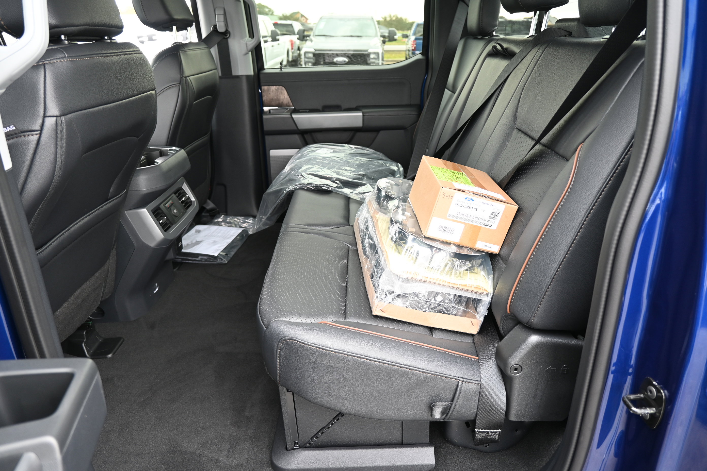 New 2026 Ford F250 Lariat w/ Black Appearance Package image 34