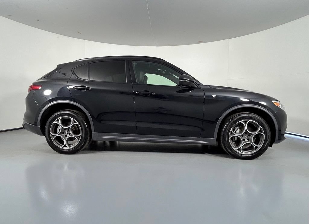 Used 2023 Alfa Romeo Stelvio Ti AWD/4WD image 8