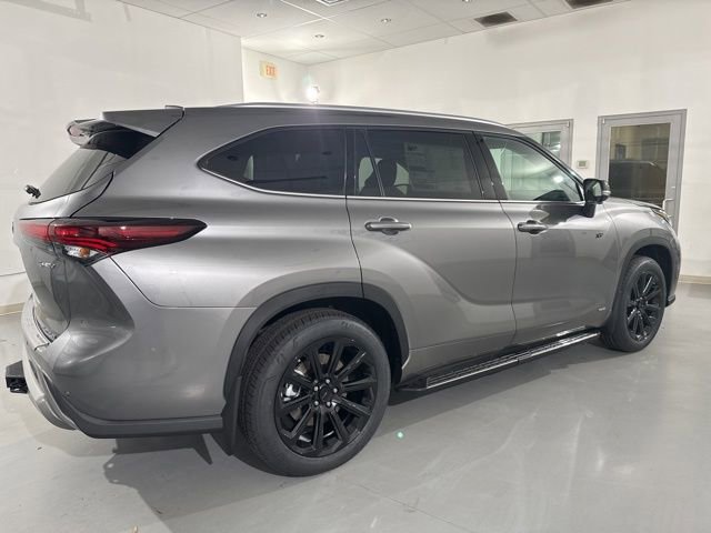 New 2026 Toyota Highlander Platinum image 17