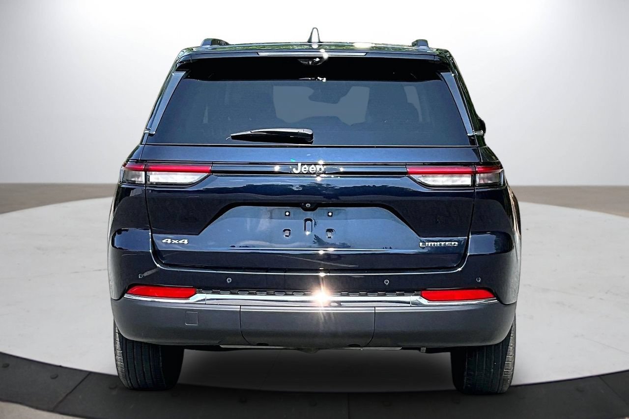Certified 2023 Jeep Grand Cherokee Limited w/ Luxury Tech Group II AWD/4WD image 8
