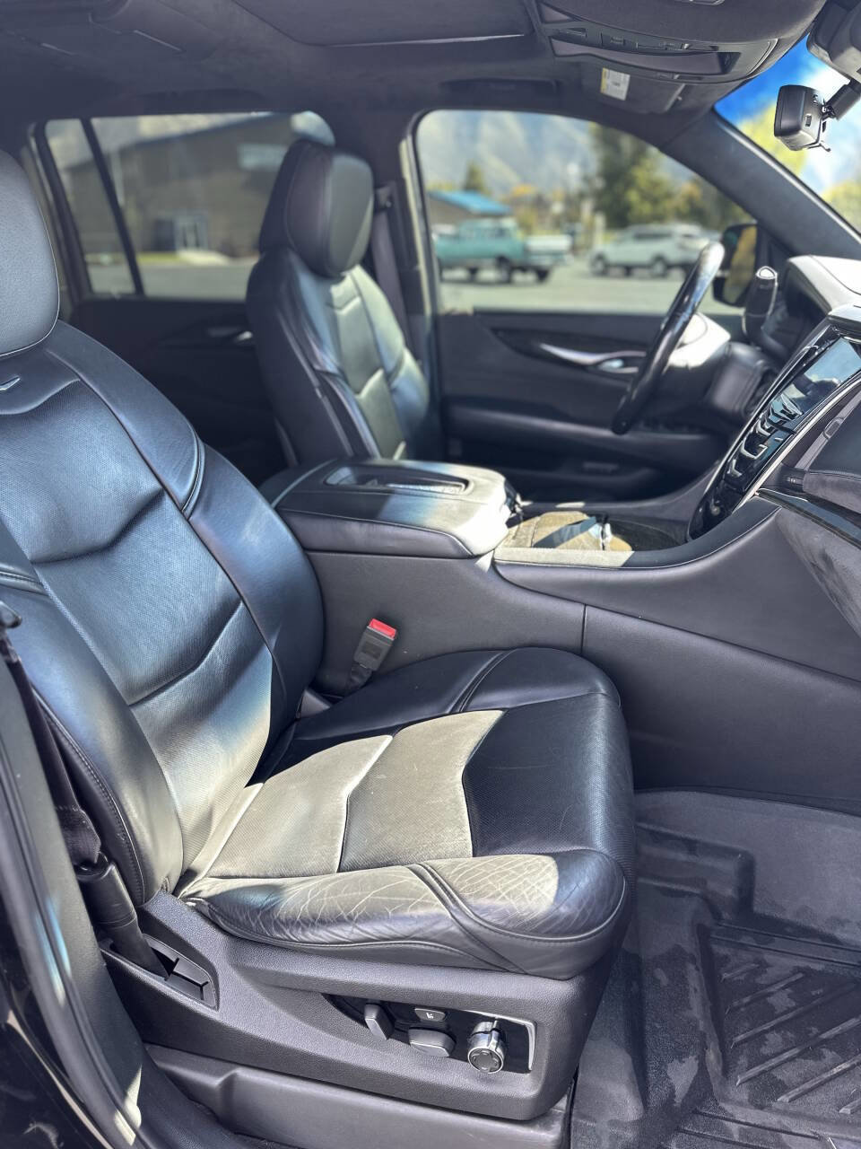 Used 2017 Cadillac Escalade ESV Platinum image 22