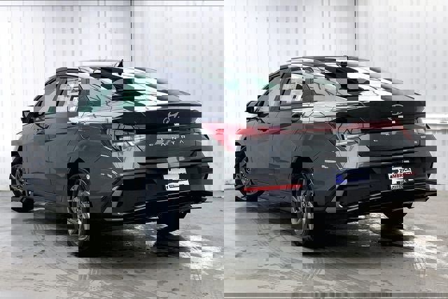 Used 2025 Hyundai Elantra Blue image 5