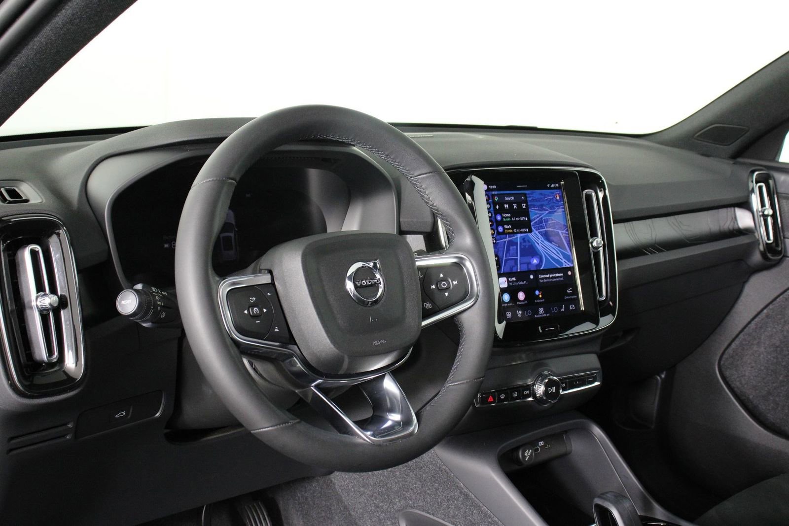 Certified 2023 Volvo XC40 Recharge Ultimate AWD/4WD image 14