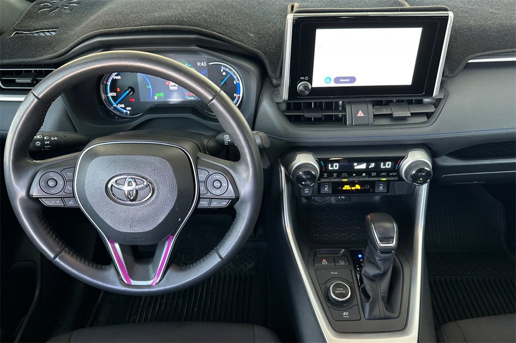 Used 2024 Toyota RAV4 SE image 17