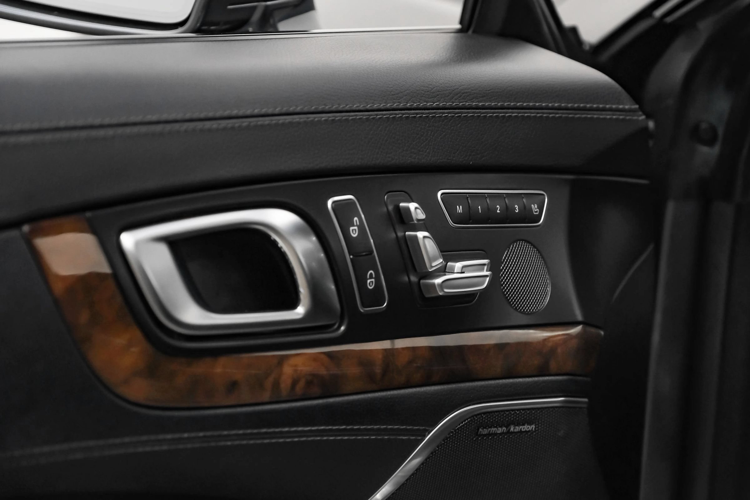 Used 2014 Mercedes-Benz SL 550 image 24