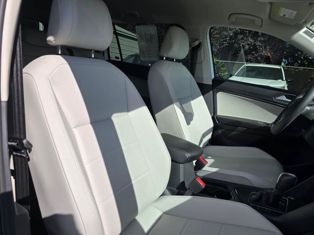 Used 2021 Volkswagen Tiguan SE FWD image 11