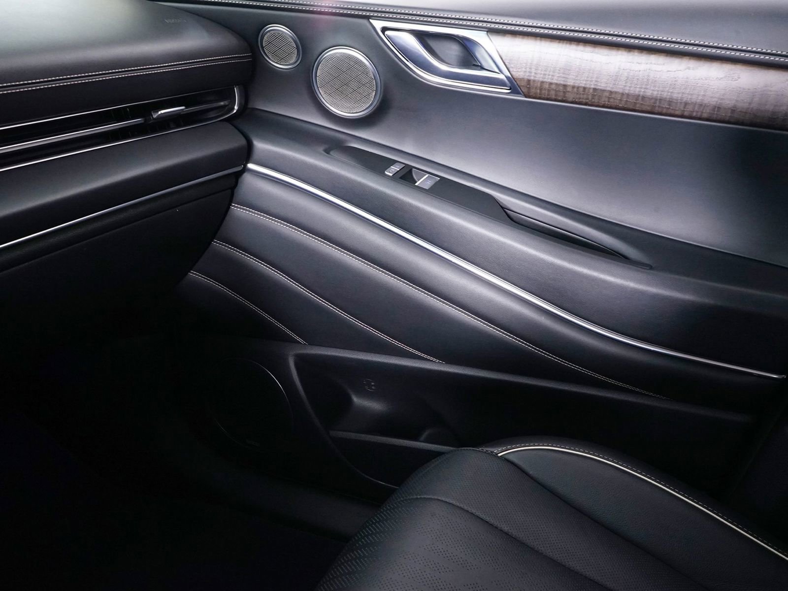 Used 2023 Genesis GV80 2.5T w/ Prestige 20" Package image 24