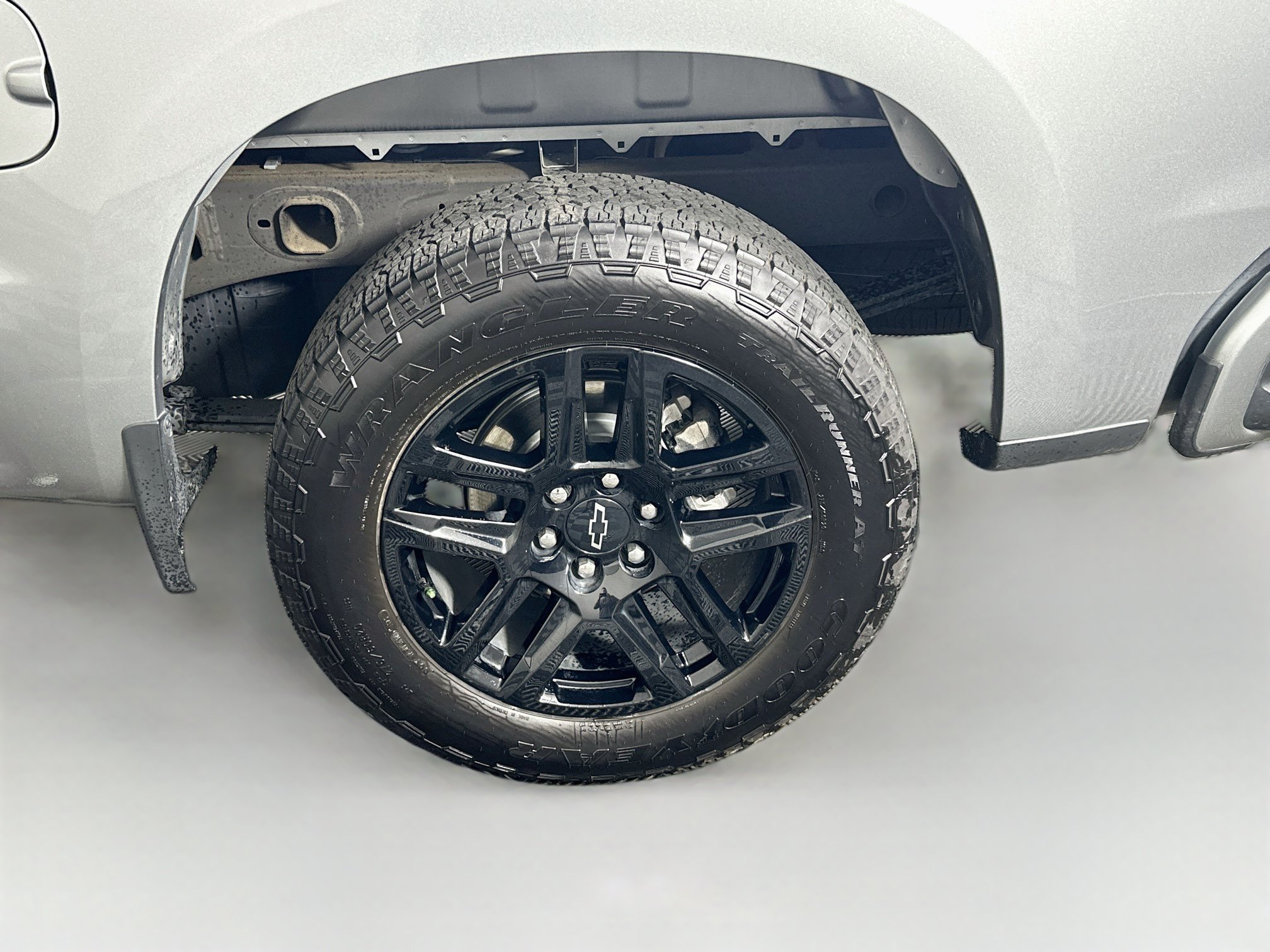 Used 2025 Chevrolet Silverado 1500 Custom w/ Turbomax Blackout Package AWD/4WD image 11