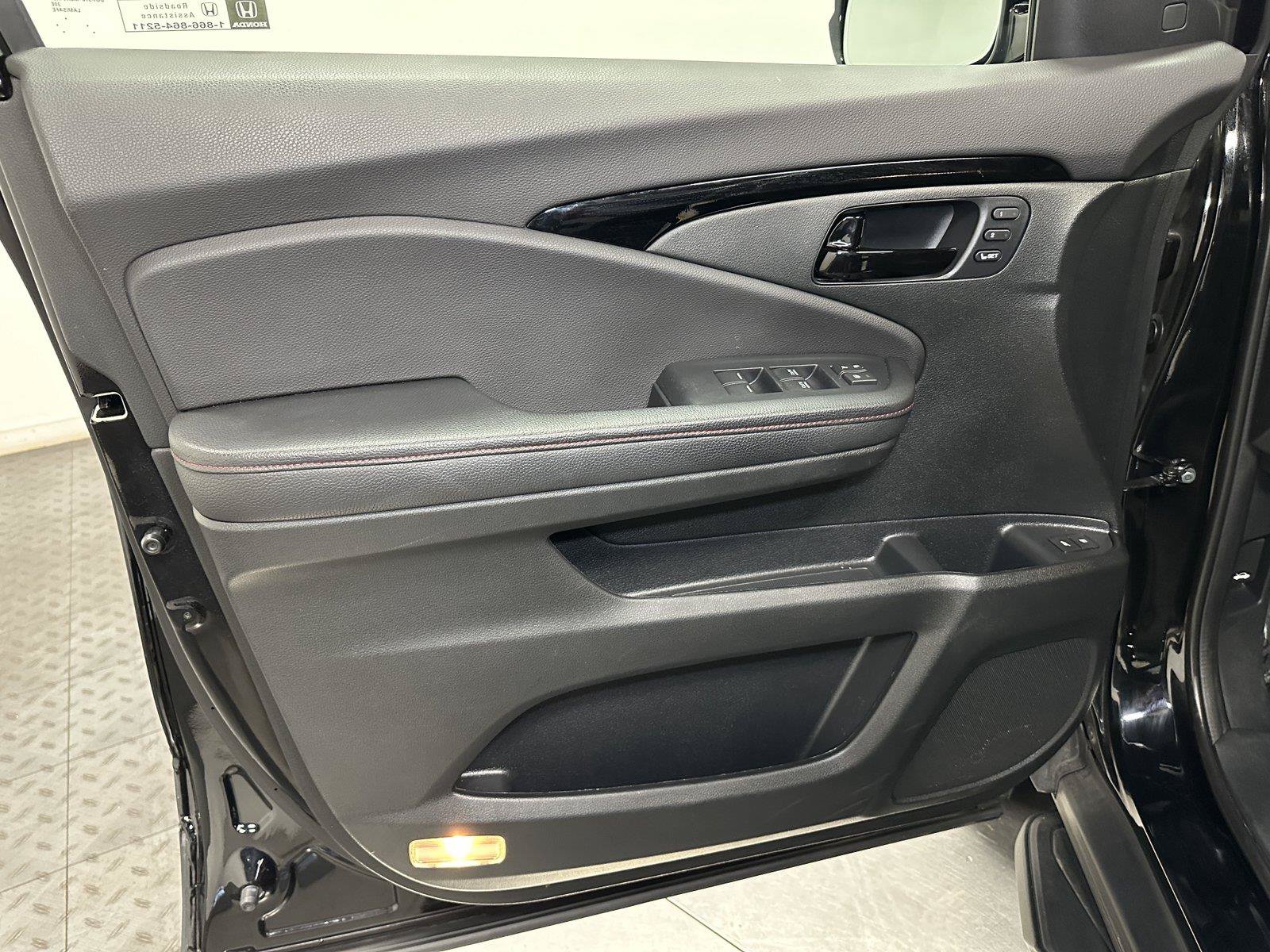 Certified 2025 Honda Passport Black Edition image 20