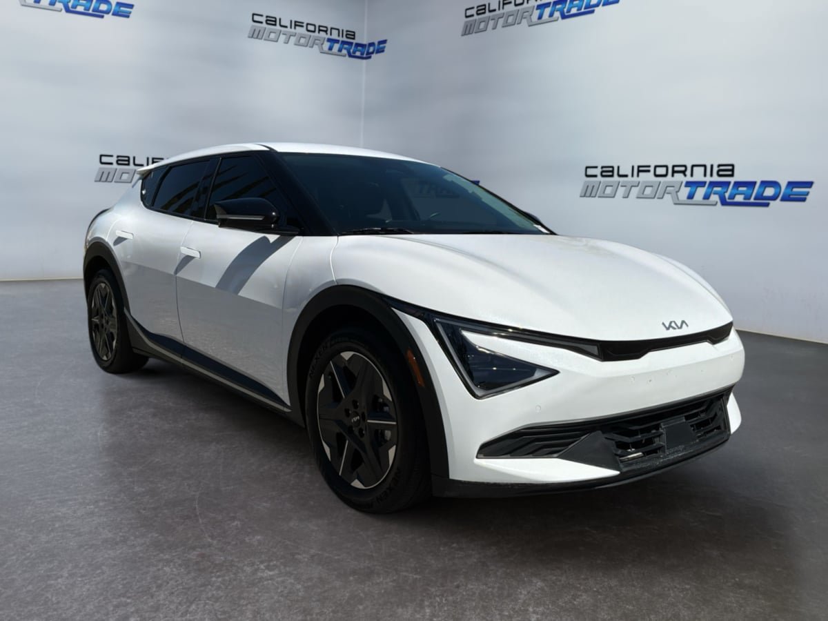 Used 2025 Kia EV6 Light RWD image 3