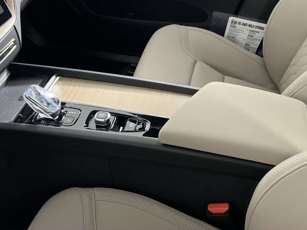 New 2026 Volvo XC60 B5 Plus w/ Climate Package image 19