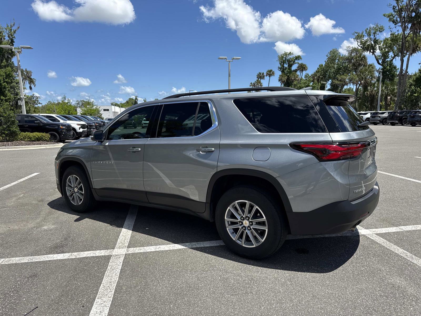 Used 2023 Chevrolet Traverse LT image 5
