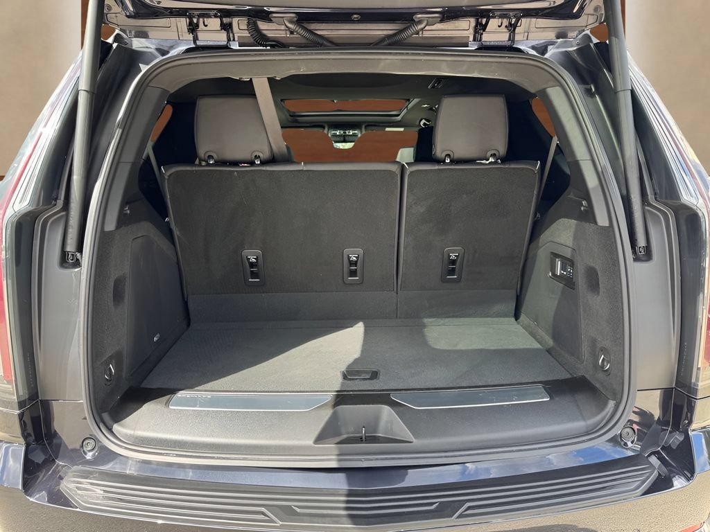Certified 2025 Cadillac Escalade Premium Luxury AWD/4WD image 5