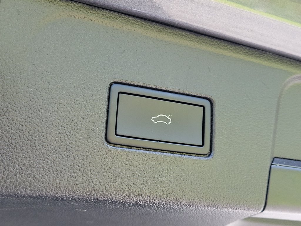 Certified 2024 Volkswagen Atlas SE FWD image 8