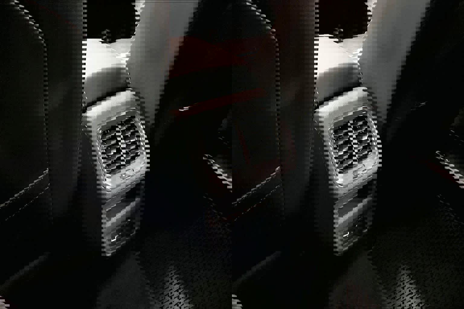 Used 2024 Volkswagen Tiguan SEL R-Line image 38