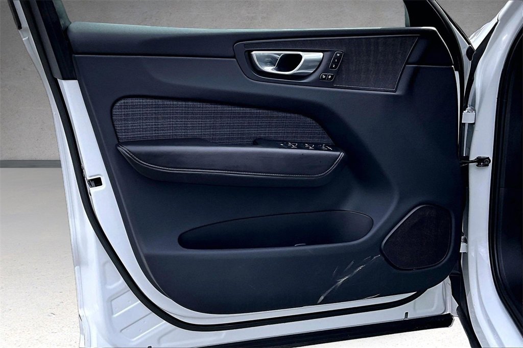 Certified 2023 Volvo XC60 B5 Core image 19