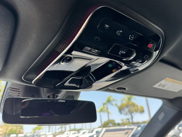 Used 2025 Mercedes-Benz GLC 300 4MATIC image 23