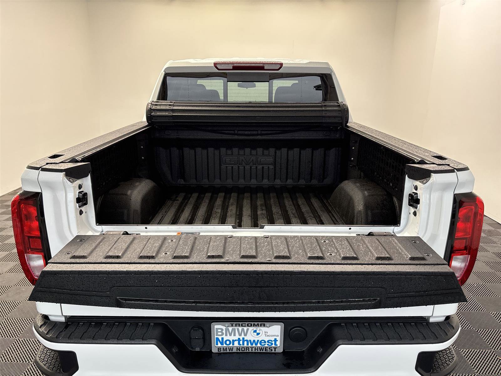 Used 2025 GMC Sierra 1500 Elevation w/ Preferred Package image 9