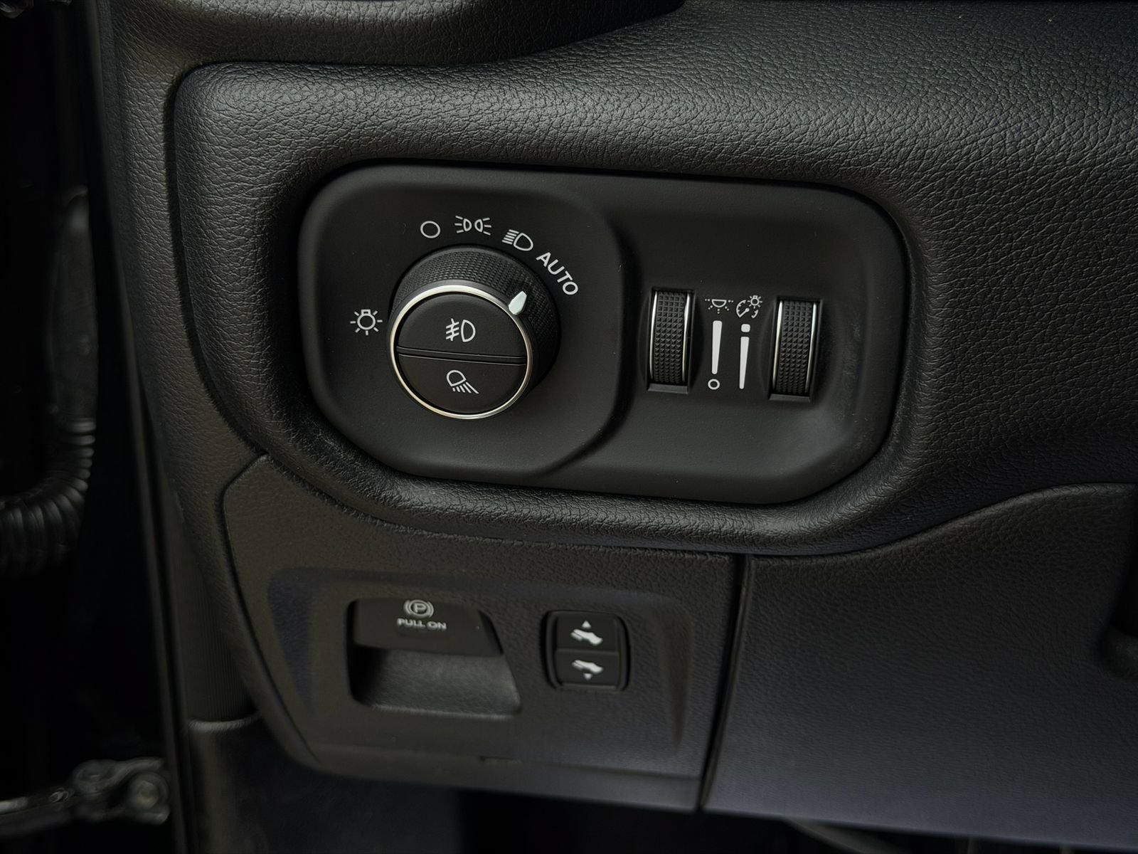 Used 2022 RAM 1500 Laramie w/ Sport Appearance Package AWD/4WD image 27