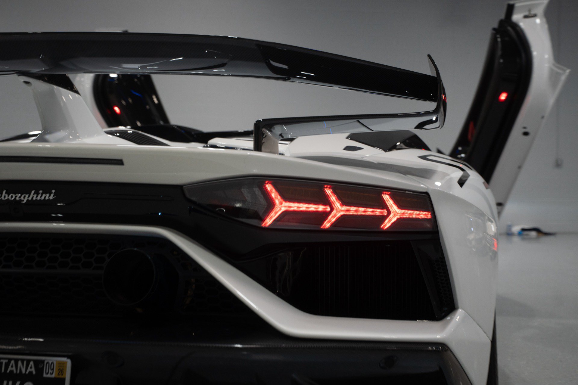 Used 2020 Lamborghini Aventador SVJ AWD/4WD image 54