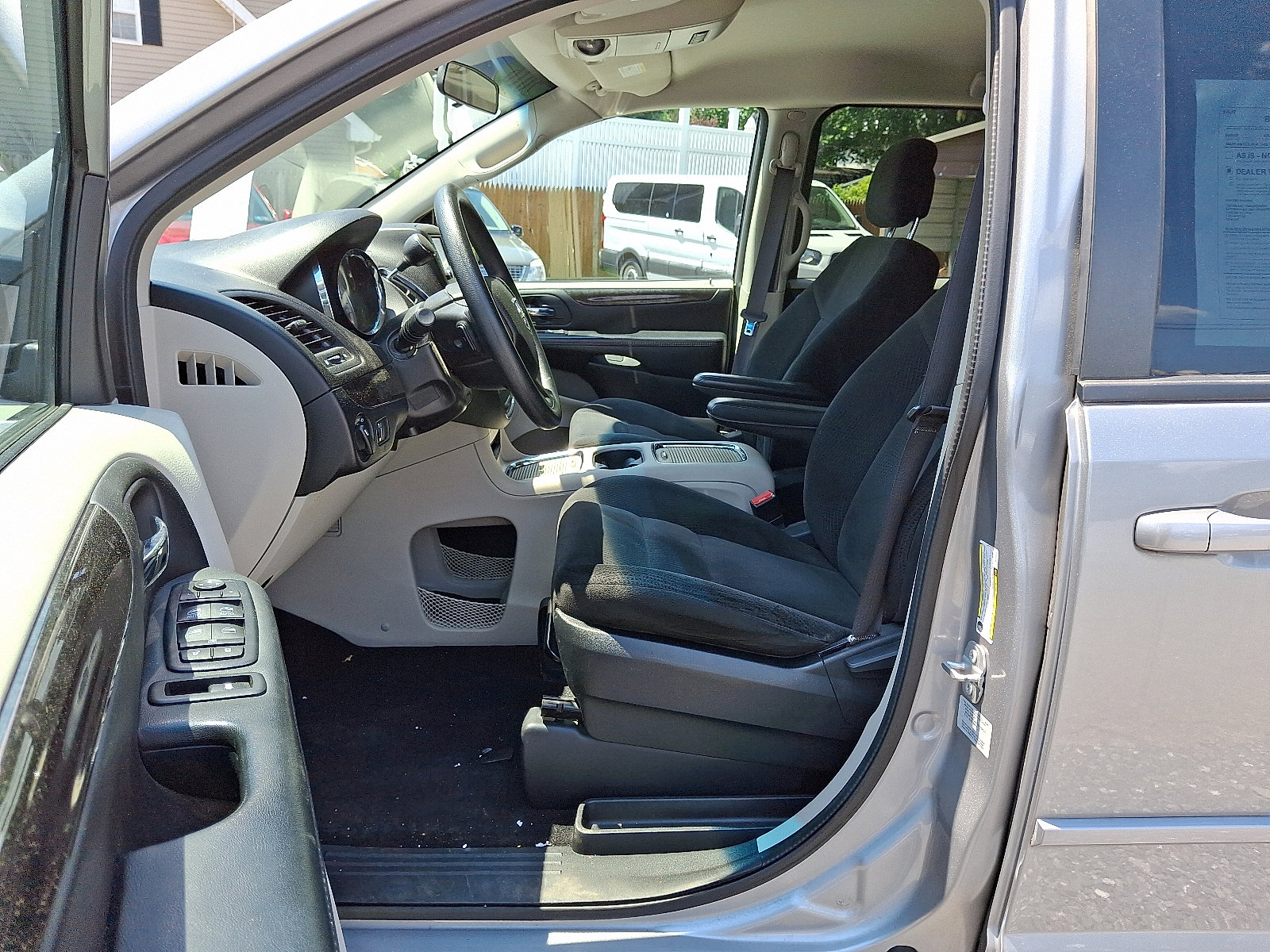 Used 2016 Dodge Grand Caravan SXT image 16