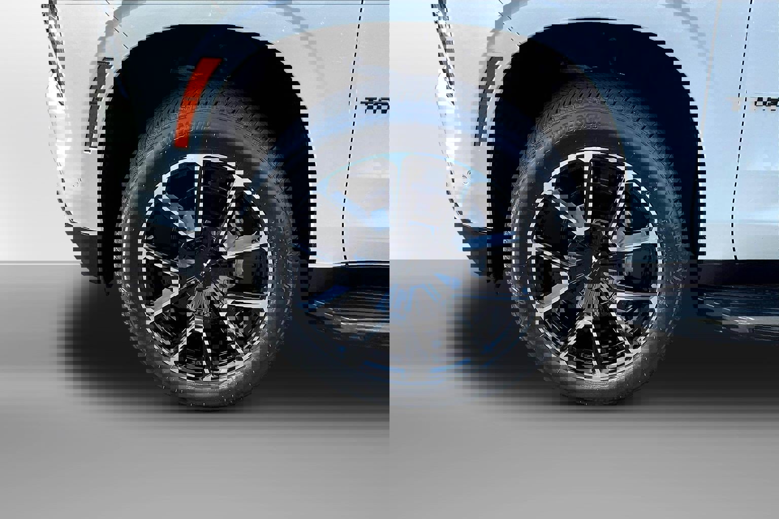 Used 2025 Chevrolet Tahoe RST w/ Comfort Package image 2