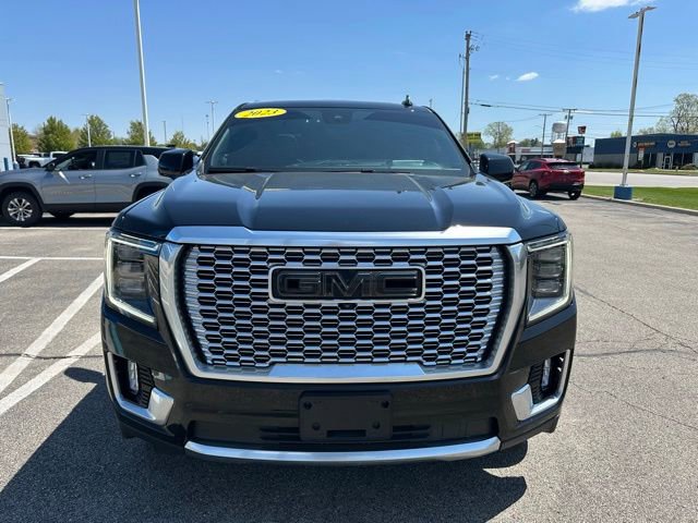 Used 2023 GMC Yukon XL Denali w/ Advanced Technology Package AWD/4WD image 3