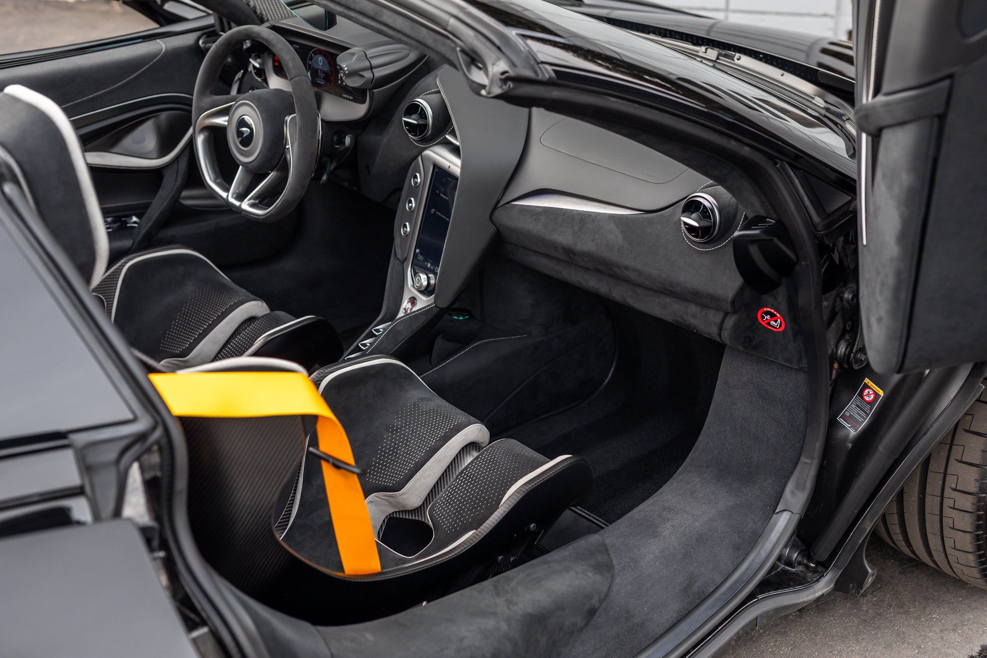 Used 2024 McLaren 750S Spider RWD image 32