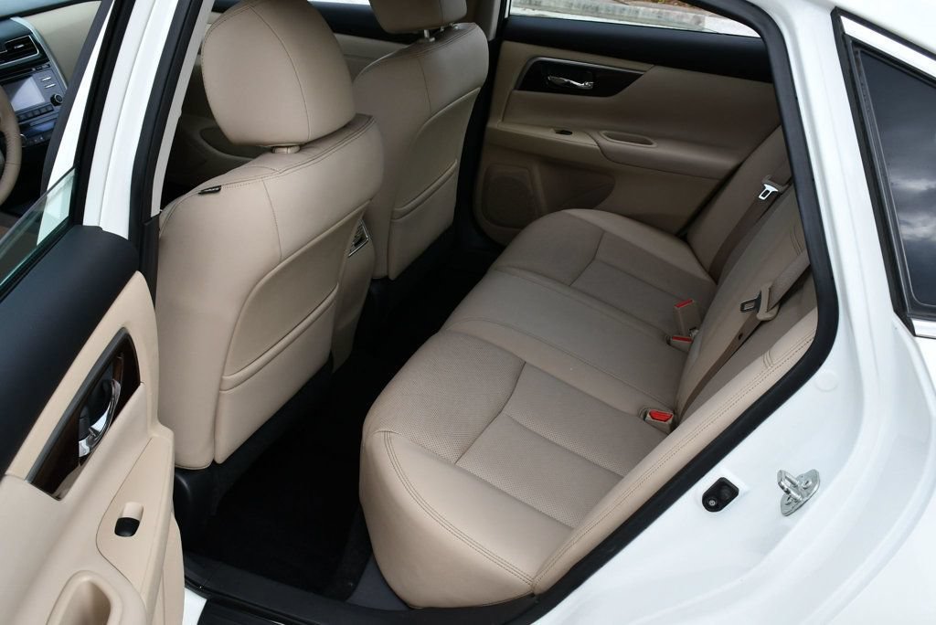 Used 2015 Nissan Altima 2.5 SL w/ Moonroof Package FWD image 15