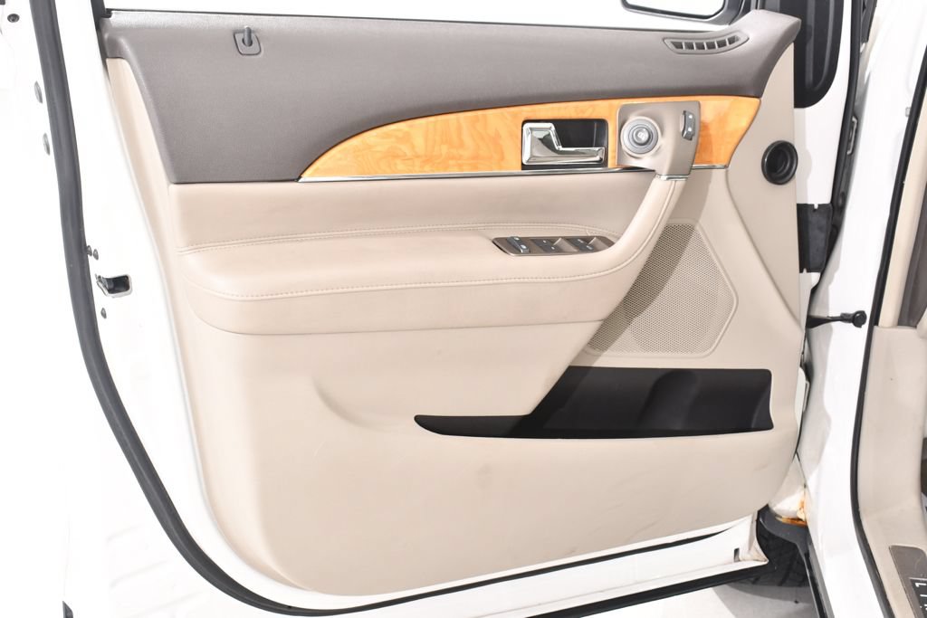 Used 2015 Lincoln MKX AWD w/ Equipment Group 102A image 24
