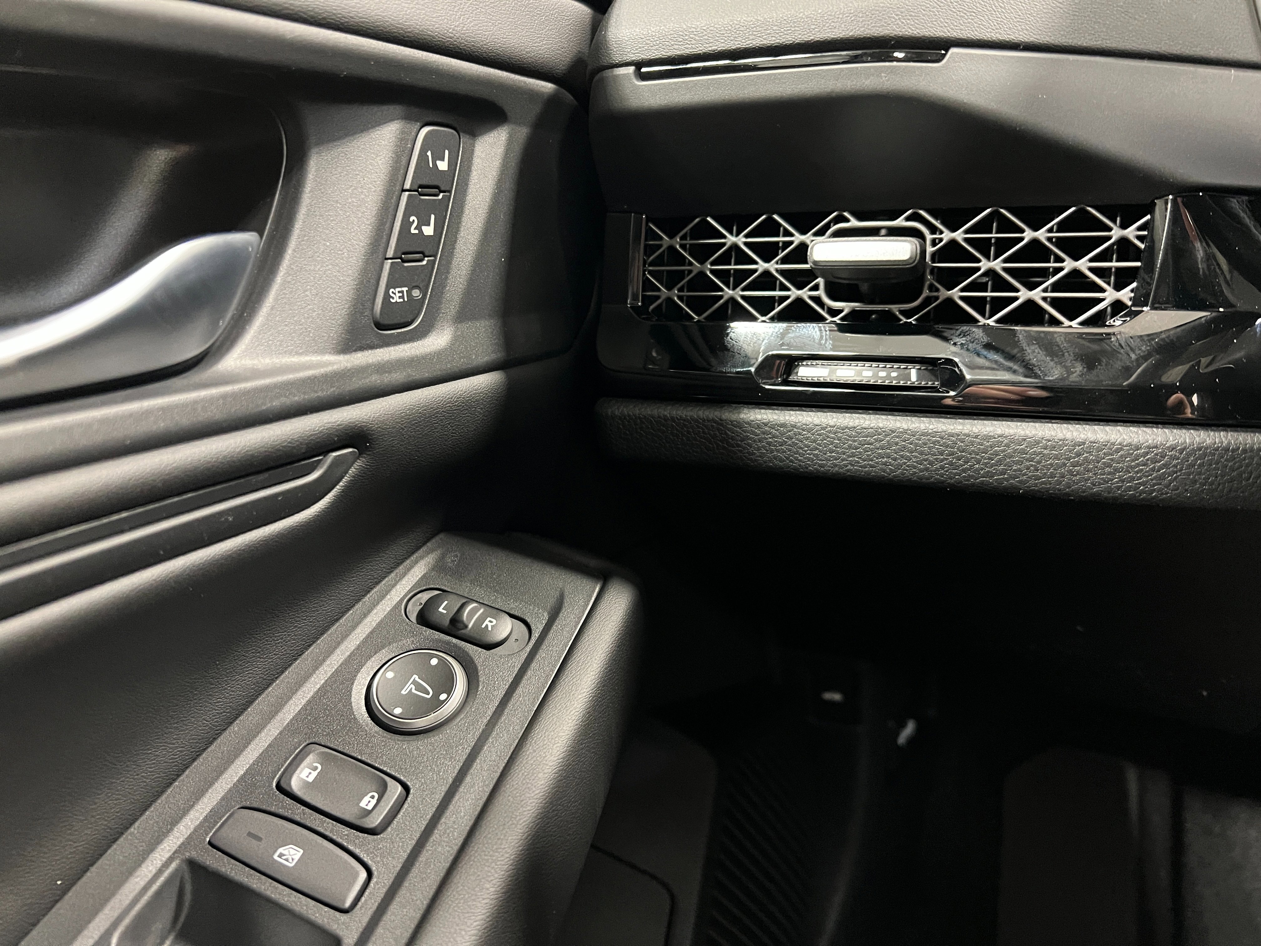 New 2025 Honda Accord EX-L image 18