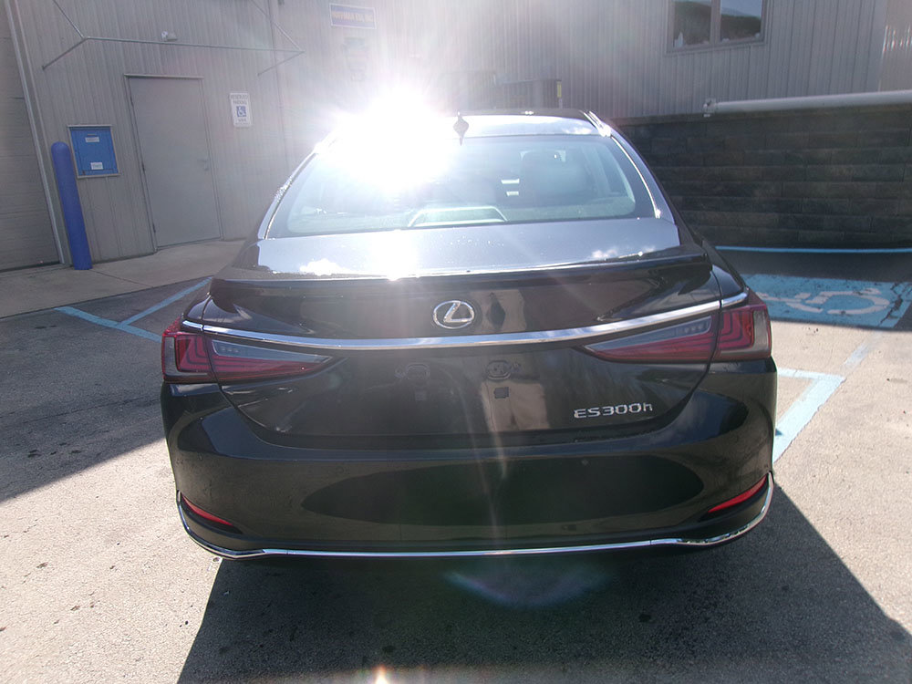 Used 2025 Lexus ES 300h w/ Premium Package FWD image 5