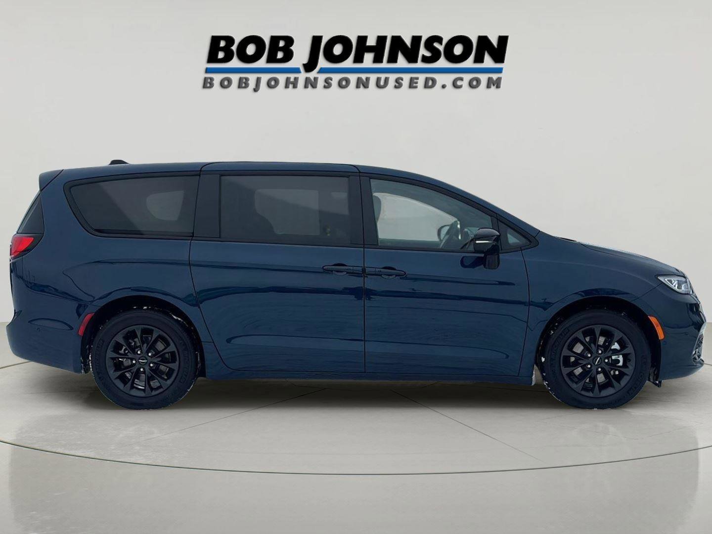 Used 2024 Chrysler Pacifica Limited image 8