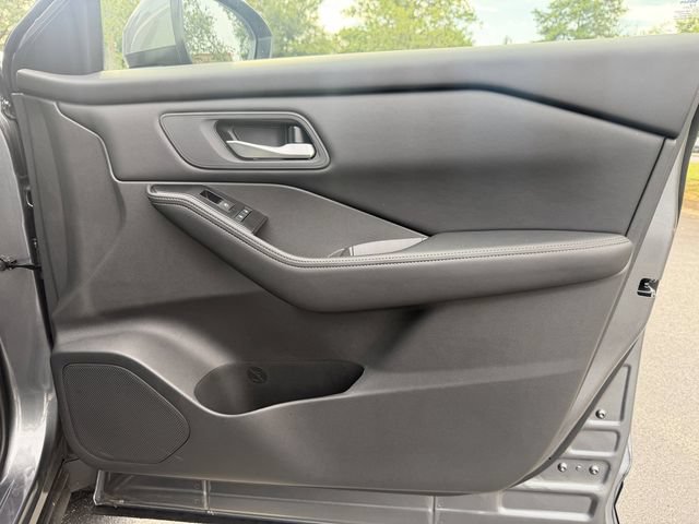 Used 2026 Nissan Rogue SV FWD image 27